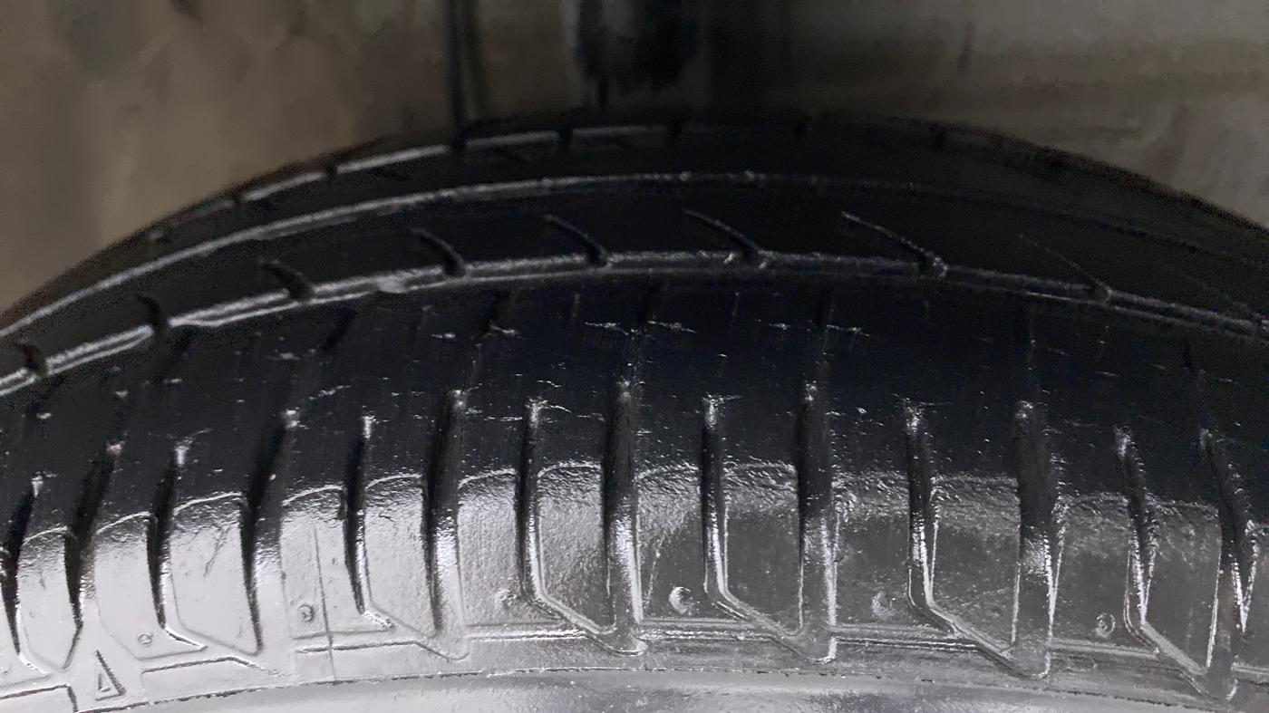 2016 Toyota Etios G, Petrol, Manual, 31,073 km, Right Front Tyre Tread