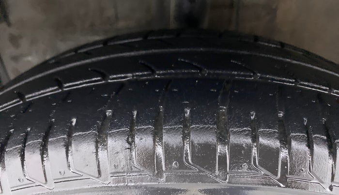 2016 Toyota Etios G, Petrol, Manual, 31,073 km, Left Front Tyre Tread