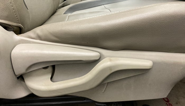 2016 Toyota Etios G, Petrol, Manual, 31,073 km, Driver Side Adjustment Panel