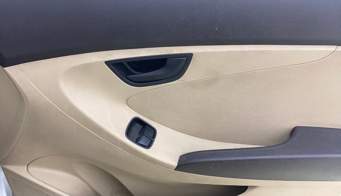 2015 Hyundai Eon ERA +, Petrol, Manual, 64,357 km, Driver Side Door Panels Control