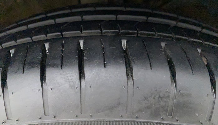 2022 Maruti Dzire ZXI CNG, CNG, Manual, 4,068 km, Right Rear Tyre Tread