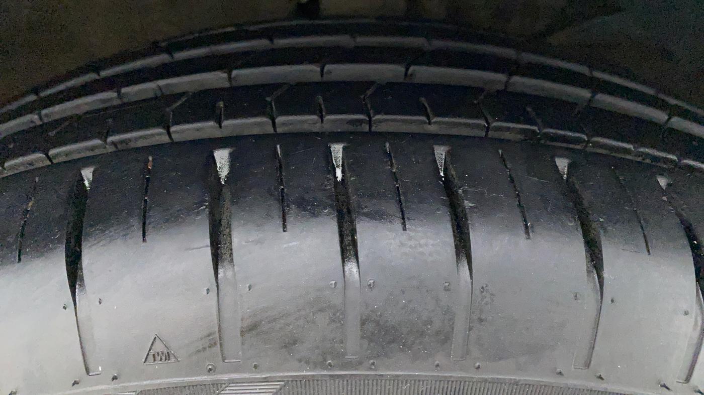 2022 Maruti Dzire ZXI CNG, CNG, Manual, 4,068 km, Right Front Tyre Tread