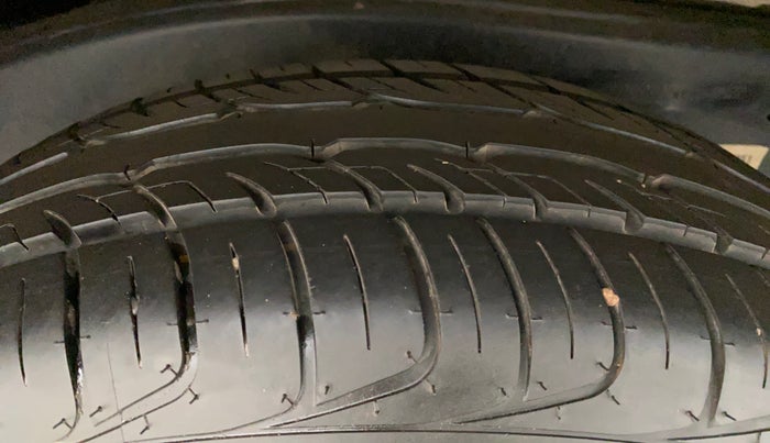 2022 Toyota Innova Crysta 2.7 GX 7 STR MT, Petrol, Manual, 4,310 km, Right Rear Tyre Tread