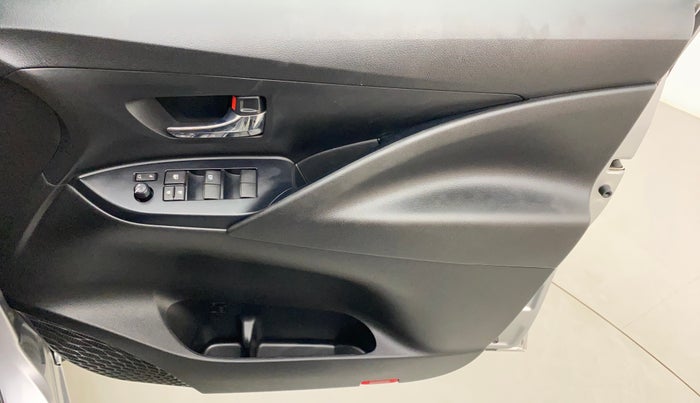 2022 Toyota Innova Crysta 2.7 GX 7 STR MT, Petrol, Manual, 4,310 km, Driver Side Door Panels Control
