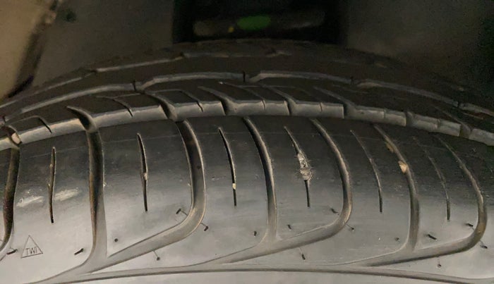 2022 Toyota Innova Crysta 2.7 GX 7 STR MT, Petrol, Manual, 4,310 km, Right Front Tyre Tread