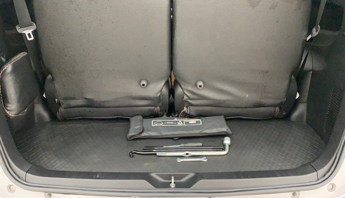 2022 Toyota Innova Crysta 2.7 GX 7 STR MT, Petrol, Manual, 4,310 km, Boot Inside