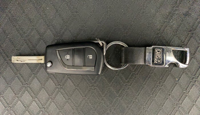 2022 Toyota Innova Crysta 2.7 GX 7 STR MT, Petrol, Manual, 4,310 km, Key Close Up