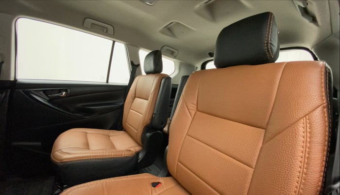 2022 Toyota Innova Crysta 2.7 GX 7 STR MT, Petrol, Manual, 4,310 km, Right Side Rear Door Cabin