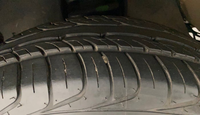 2022 Toyota Innova Crysta 2.7 GX 7 STR MT, Petrol, Manual, 4,310 km, Left Front Tyre Tread