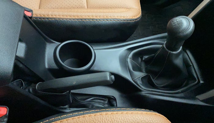 2022 Toyota Innova Crysta 2.7 GX 7 STR MT, Petrol, Manual, 4,310 km, Gear Lever