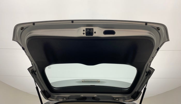 2022 Toyota Innova Crysta 2.7 GX 7 STR MT, Petrol, Manual, 4,310 km, Boot Door Open