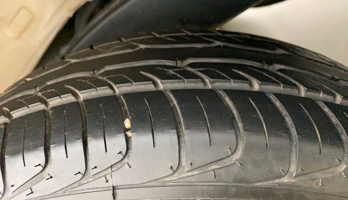 2022 Toyota Innova Crysta 2.7 GX 7 STR MT, Petrol, Manual, 4,310 km, Left Rear Tyre Tread