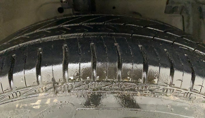 2012 Maruti Swift VXI, Petrol, Manual, 79,156 km, Right Front Tyre Tread