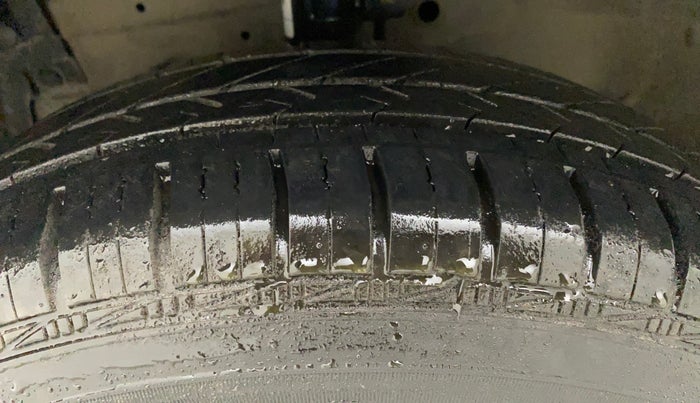 2012 Maruti Swift VXI, Petrol, Manual, 79,156 km, Left Front Tyre Tread