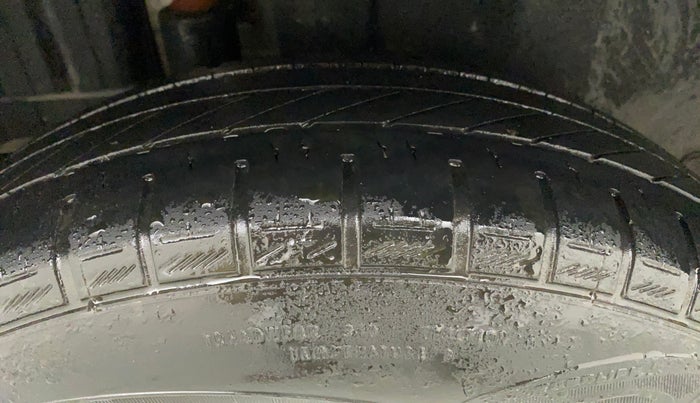 2012 Maruti Swift VXI, Petrol, Manual, 79,156 km, Right Rear Tyre Tread