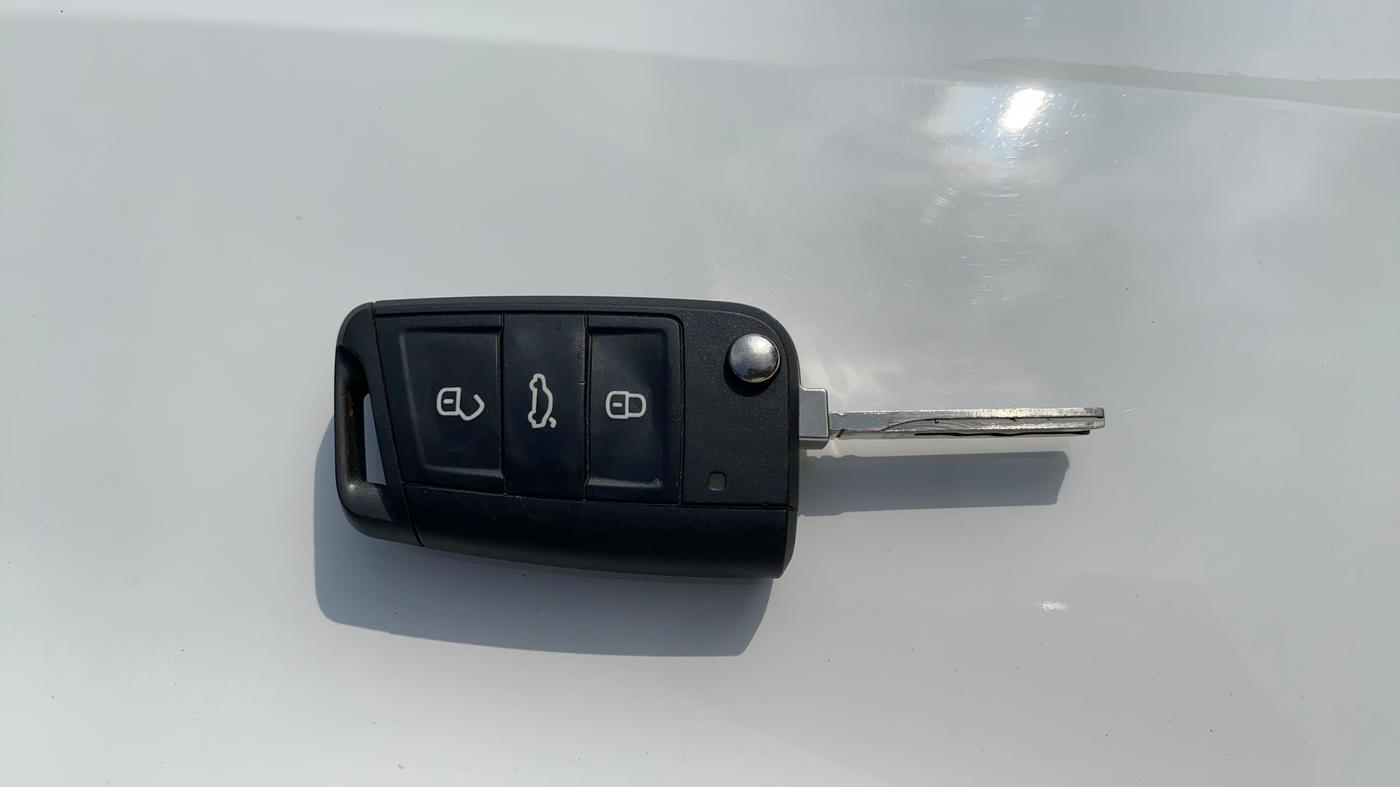 2024 Volkswagen TAIGUN GT Line 1.0L TSI MT, Petrol, Manual, 17,961 km, Key Close Up