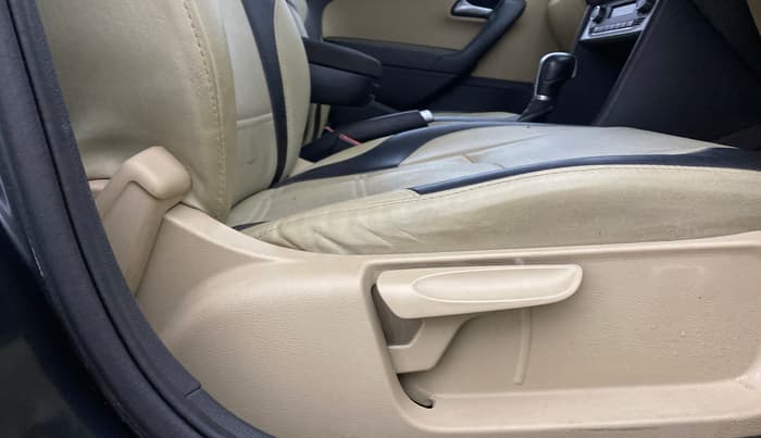 2016 Volkswagen Ameo HIGHLINE DSG 1.5 DIESEL , Diesel, Automatic, 56,857 km, Driver Side Adjustment Panel