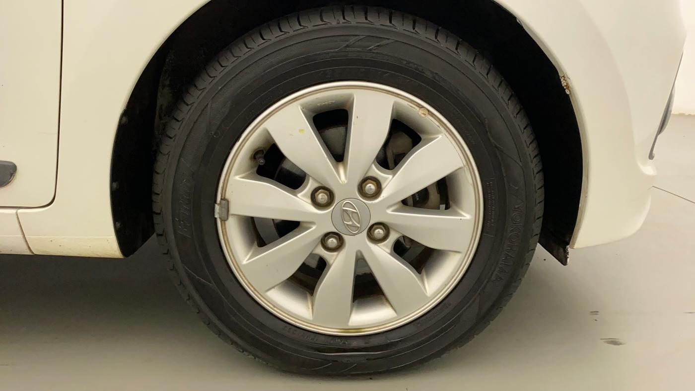 2014 Hyundai Xcent S AT 1.2 (O), Petrol, Automatic, 22,292 km, Right Front Wheel