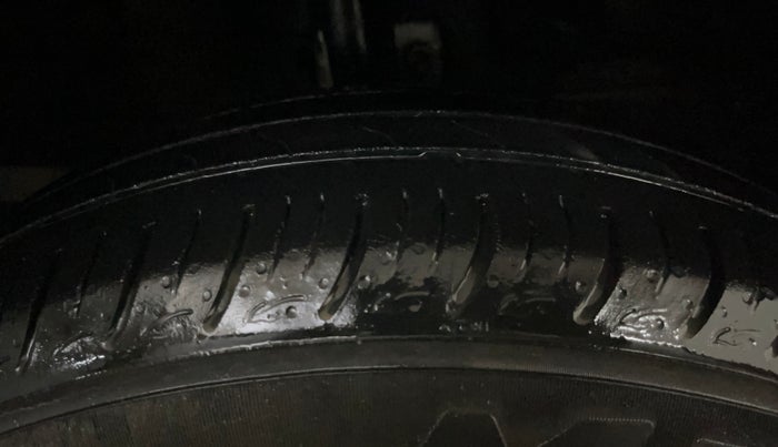 2018 Maruti Baleno DELTA PETROL 1.2, Petrol, Manual, 70,303 km, Right Front Tyre Tread