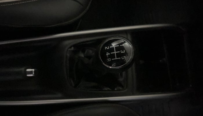 2018 Maruti Baleno DELTA PETROL 1.2, Petrol, Manual, 70,303 km, Gear Lever