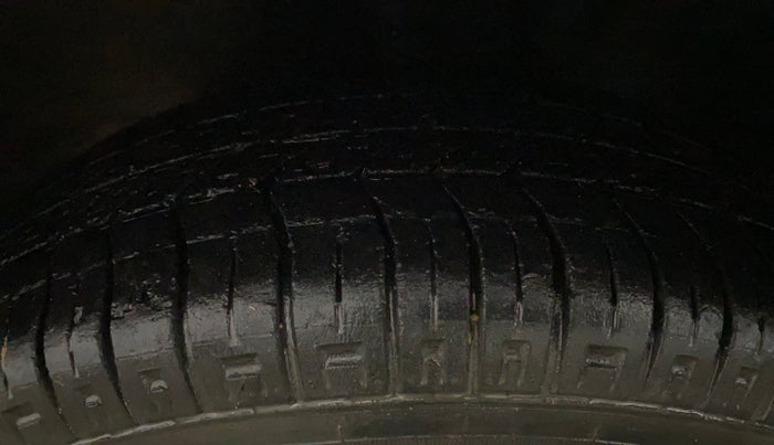 2017 Maruti Alto 800 LXI, Petrol, Manual, 29,561 km, Left Front Tyre Tread