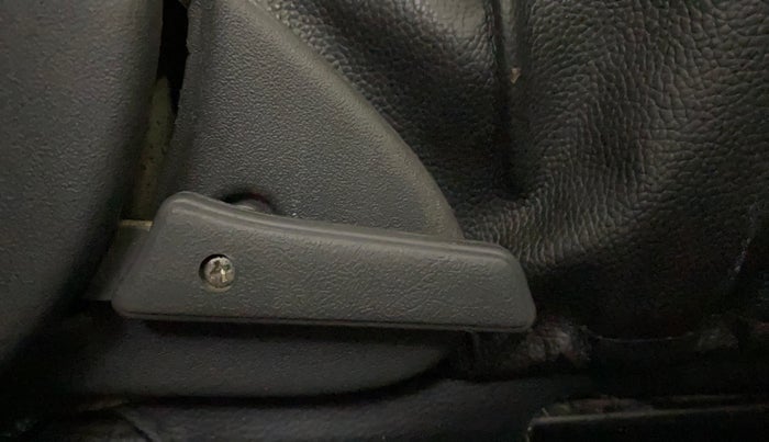2017 Maruti Alto 800 LXI, Petrol, Manual, 29,561 km, Driver Side Adjustment Panel