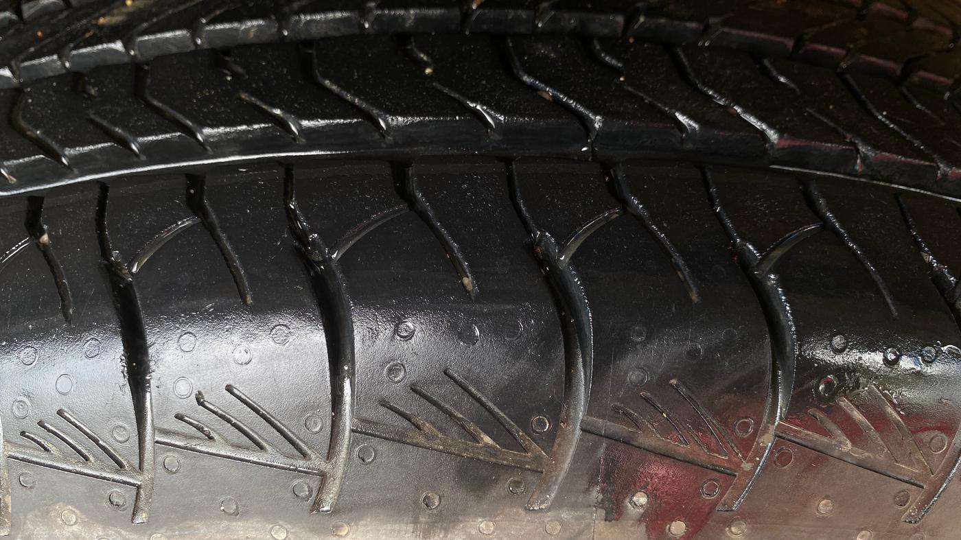 2023 Maruti Grand Vitara ALPHA PLUS HYBRID ECVT, Hybrid, Automatic, 12,535 km, Right Front Tyre Tread