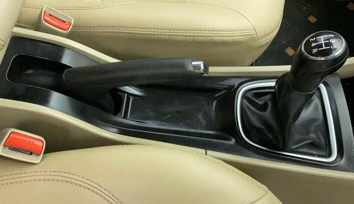 2018 Maruti Ciaz DELTA 1.4 MT PETROL, Petrol, Manual, 70,248 km, Gear Lever