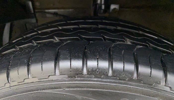 2018 Maruti Ciaz DELTA 1.4 MT PETROL, Petrol, Manual, 70,248 km, Left Front Tyre Tread