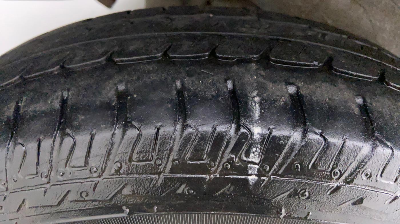 2018 Maruti Wagon R 1.0 LXI CNG, CNG, Manual, 27,860 km, Right Rear Tyre Tread