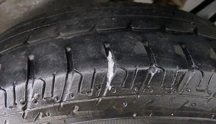 2018 Maruti Wagon R 1.0 LXI CNG, CNG, Manual, 27,860 km, Left Rear Tyre Tread