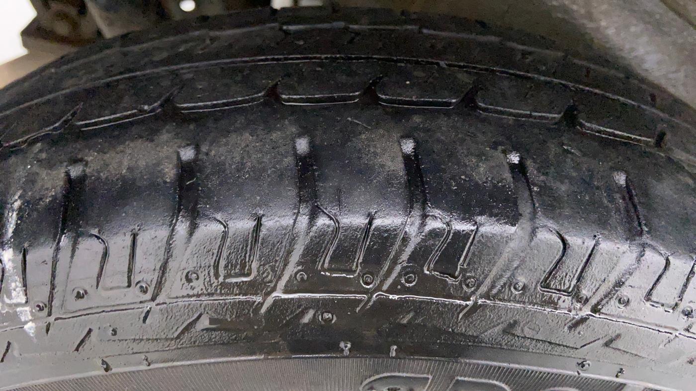 2018 Maruti Wagon R 1.0 LXI CNG, CNG, Manual, 27,860 km, Left Front Tyre Tread