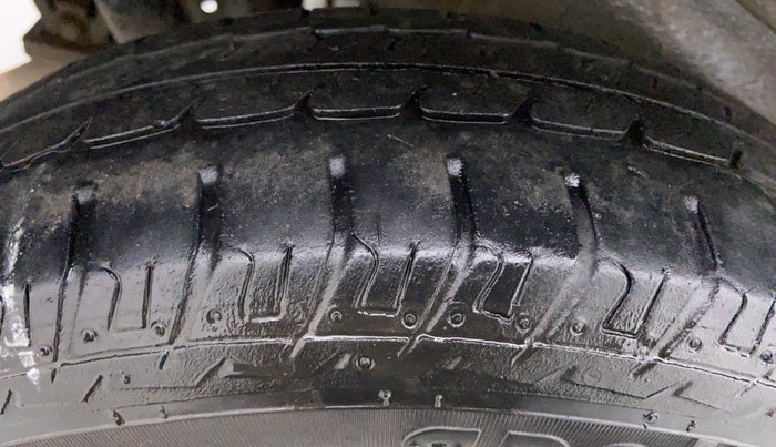2018 Maruti Wagon R 1.0 LXI CNG, CNG, Manual, 27,860 km, Left Front Tyre Tread