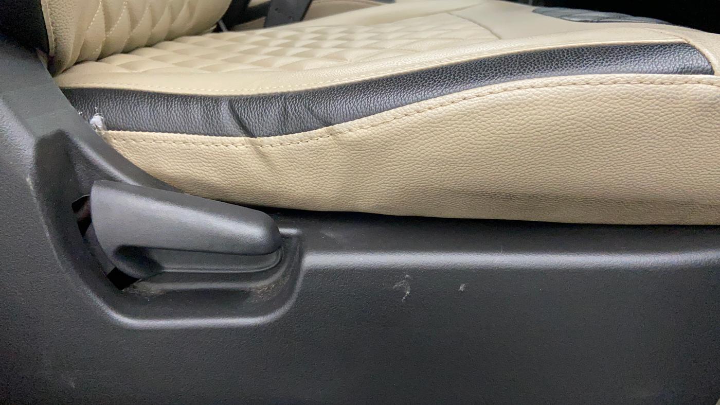 2018 Maruti Wagon R 1.0 LXI CNG, CNG, Manual, 27,860 km, Driver Side Adjustment Panel