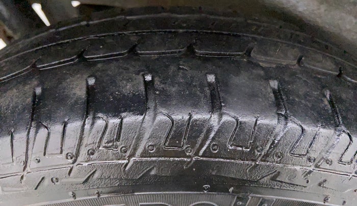 2018 Maruti Wagon R 1.0 LXI CNG, CNG, Manual, 27,860 km, Right Front Tyre Tread