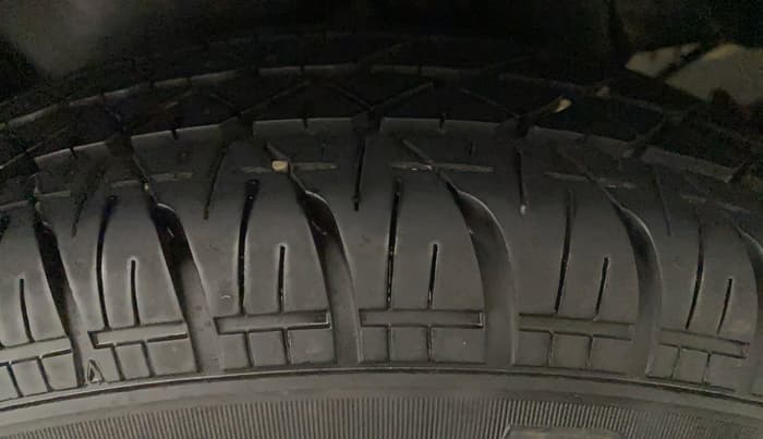 2017 Maruti Swift Dzire VXI, Petrol, Manual, 45,439 km, Left Front Tyre Tread