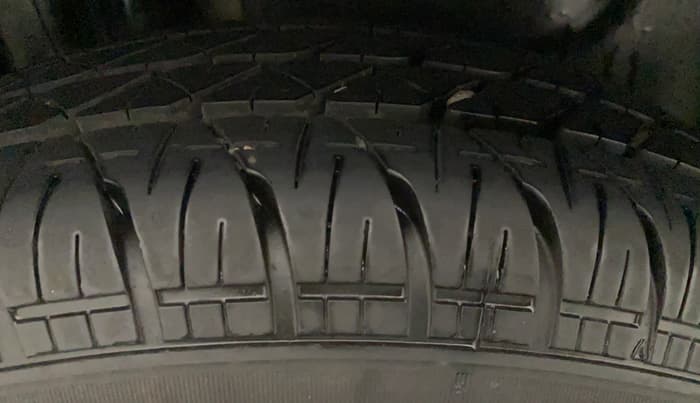 2017 Maruti Swift Dzire VXI, Petrol, Manual, 45,439 km, Right Front Tyre Tread