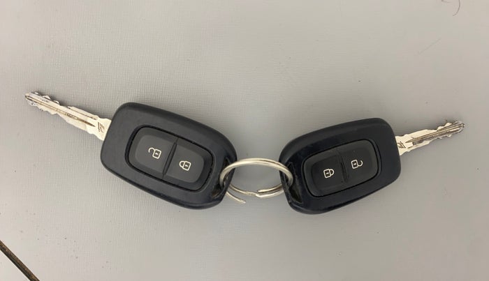 2019 Renault Duster RXS OPT CVT, Petrol, Automatic, 68,114 km, Key Close Up