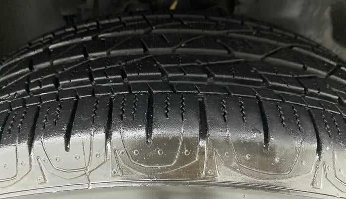 2020 Jeep Compass SPORT PLUS PETROL, Petrol, Manual, 17,866 km, Right Front Tyre Tread