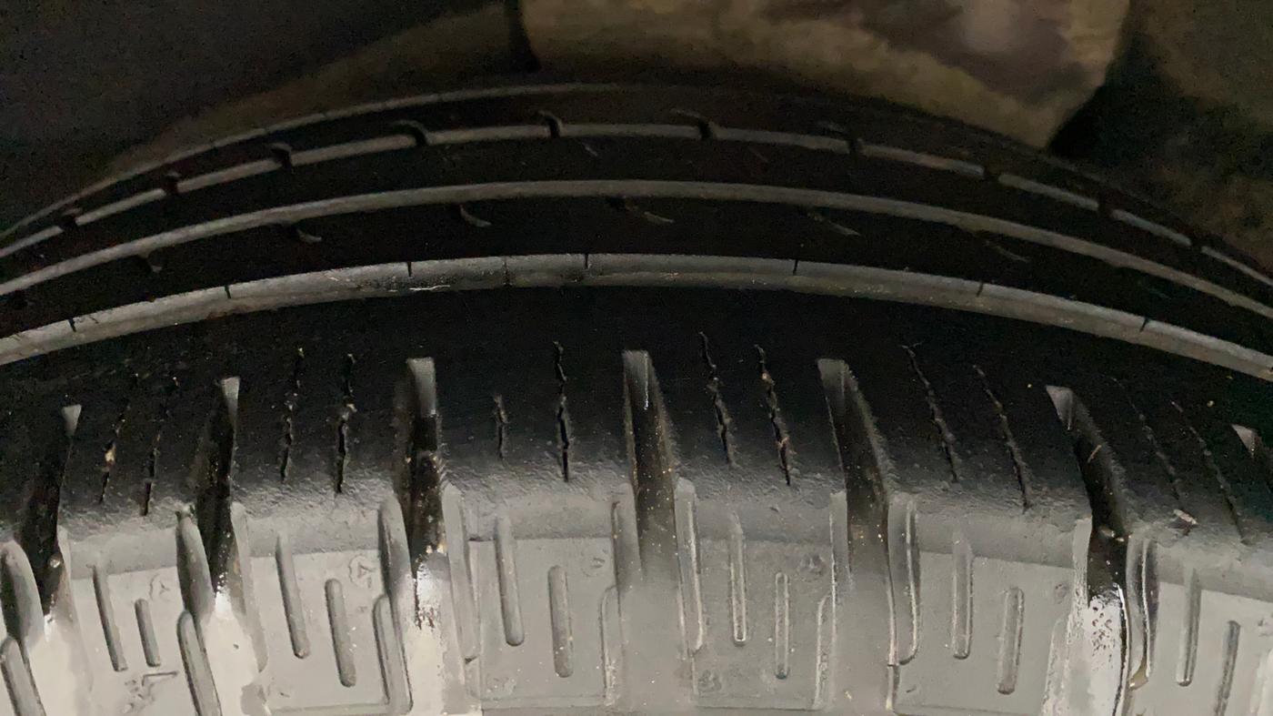 2013 Honda CRV 2.4L 4WD AVN AT, Petrol, Automatic, 1,13,035 km, Right Rear Tyre Tread