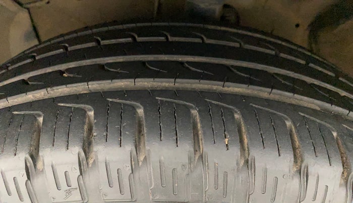 2013 Honda CRV 2.4L 4WD AVN AT, Petrol, Automatic, 1,13,035 km, Left Front Tyre Tread