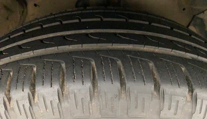 2013 Honda CRV 2.4L 4WD AVN AT, Petrol, Automatic, 1,13,035 km, Right Front Tyre Tread