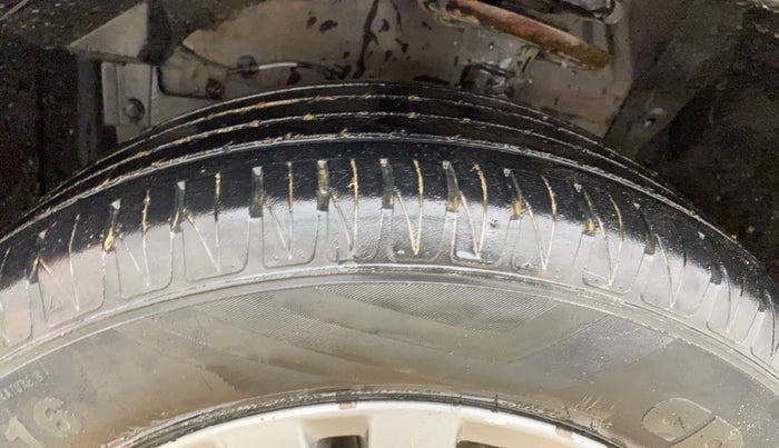 2017 Maruti Vitara Brezza ZDI, Diesel, Manual, 85,364 km, Left Front Tyre Tread