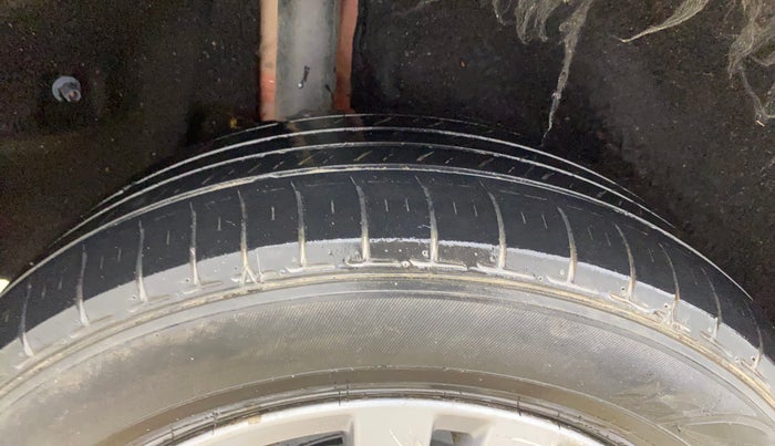 2017 Maruti Vitara Brezza ZDI, Diesel, Manual, 85,364 km, Right Rear Tyre Tread