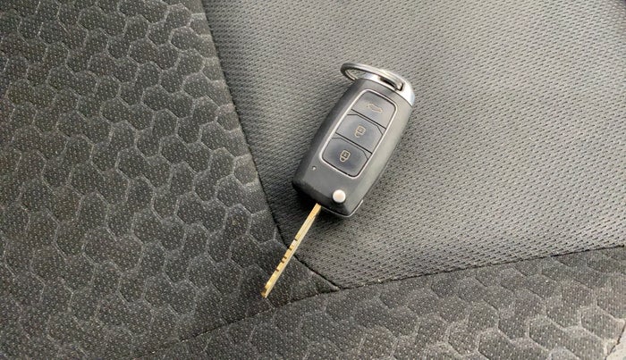 2017 Maruti Vitara Brezza ZDI, Diesel, Manual, 85,364 km, Key Close Up