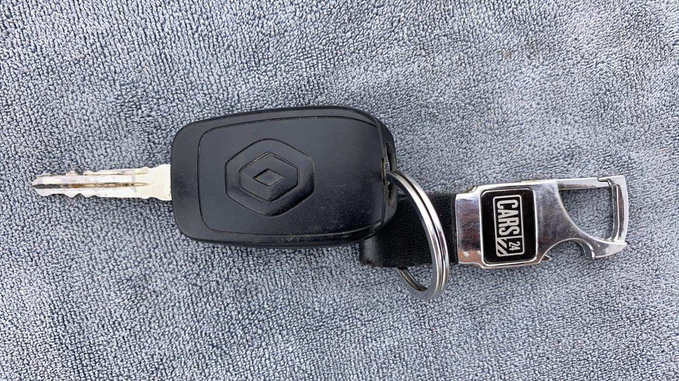 2019 Renault TRIBER RXE MT PETROL, Petrol, Manual, 12,758 km, Key Close Up