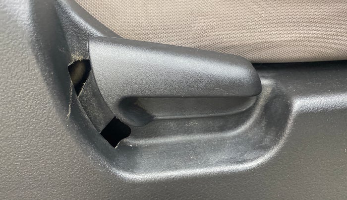 2016 Maruti Wagon R 1.0 VXI, Petrol, Manual, 65,519 km, Driver Side Adjustment Panel