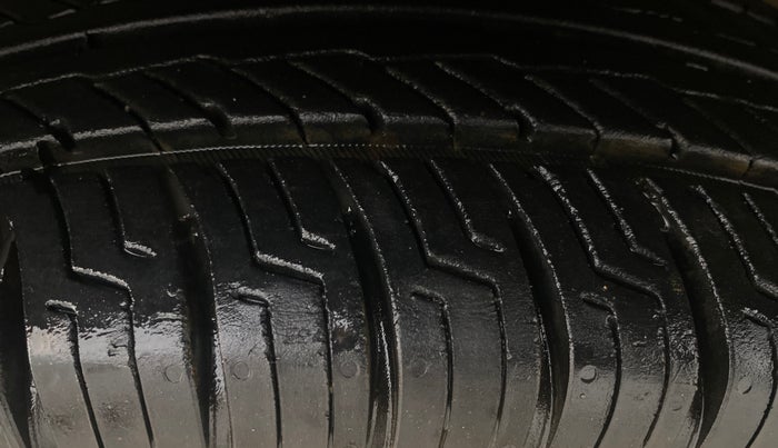 2016 Maruti Wagon R 1.0 VXI, Petrol, Manual, 65,519 km, Left Front Tyre Tread