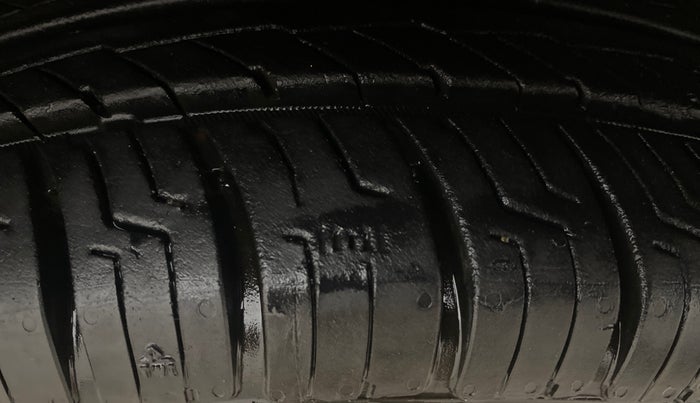 2016 Maruti Wagon R 1.0 VXI, Petrol, Manual, 65,519 km, Right Front Tyre Tread