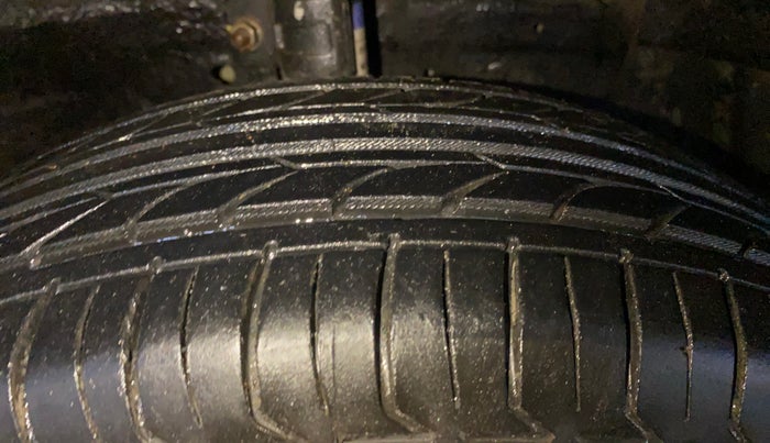 2017 Maruti Swift VXI, Petrol, Manual, 78,682 km, Right Front Tyre Tread